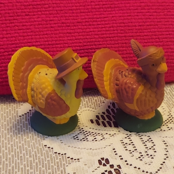 Vintage Avon Thanksgiving Salt & Pepper Shakers - Picture 3 of 7